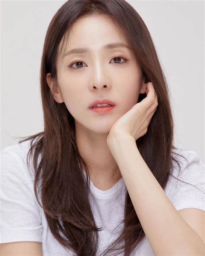 Dara makes trending news with her stunning new profile shots Sandara