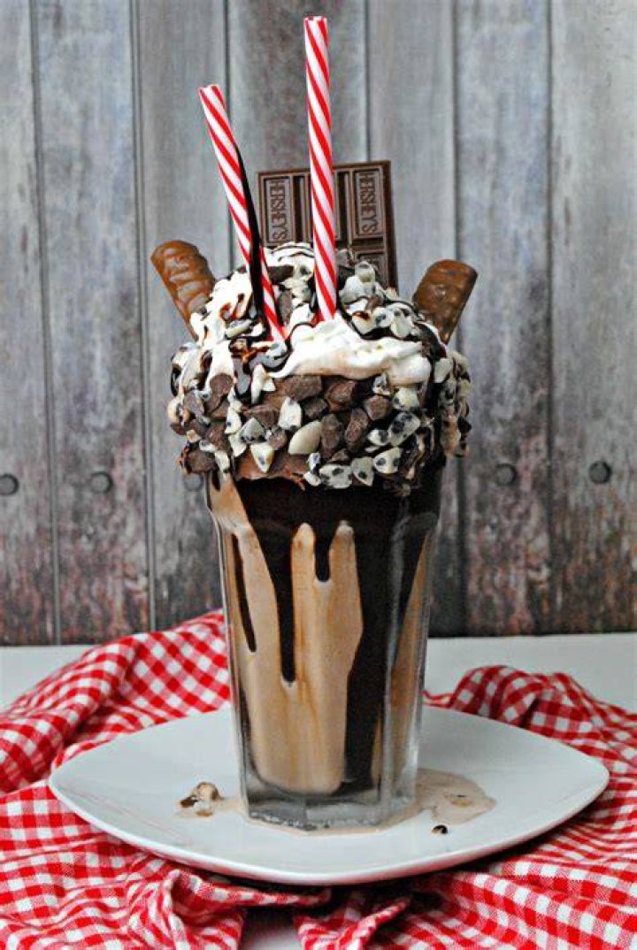Freakshakes Hershey's Chocolate Bar Extreme Milkshake Chocolate bar
